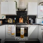 Perfect Contractor House In Leeds With 6 Beds By Purestay- Min 7 Nights!