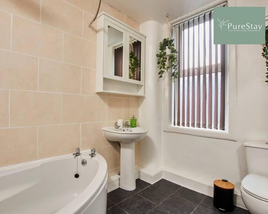 Perfect Contractor House In Leeds With 6 Beds By Purestay- Min 7 Nights! Apartment *