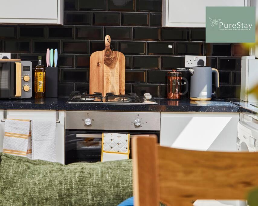 Apartment Perfect Contractor House In Leeds With 6 Beds By Purestay- Min 7 Nights! Leeds (West Yorkshire)