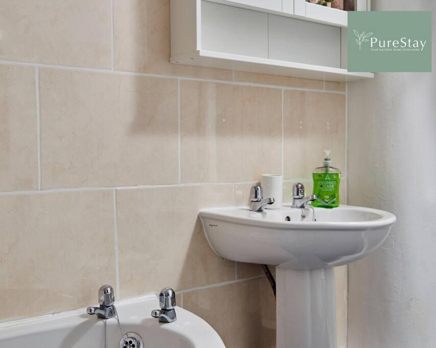 Perfect Contractor House In Leeds With 6 Beds By Purestay- Min 7 Nights! Apartment *